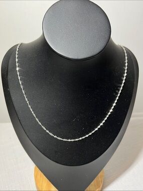 Sterling Silver Twisted Rope Chain Necklace. Lobster claw 
22”